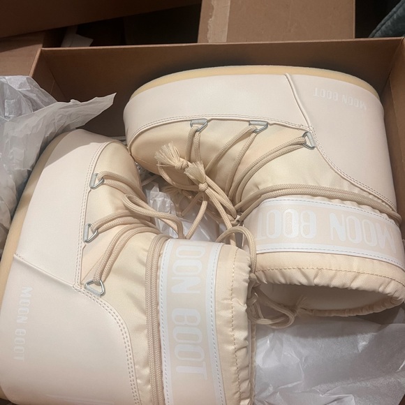 Moon Boot Cream Snow Boots - Picture 4 of 5
